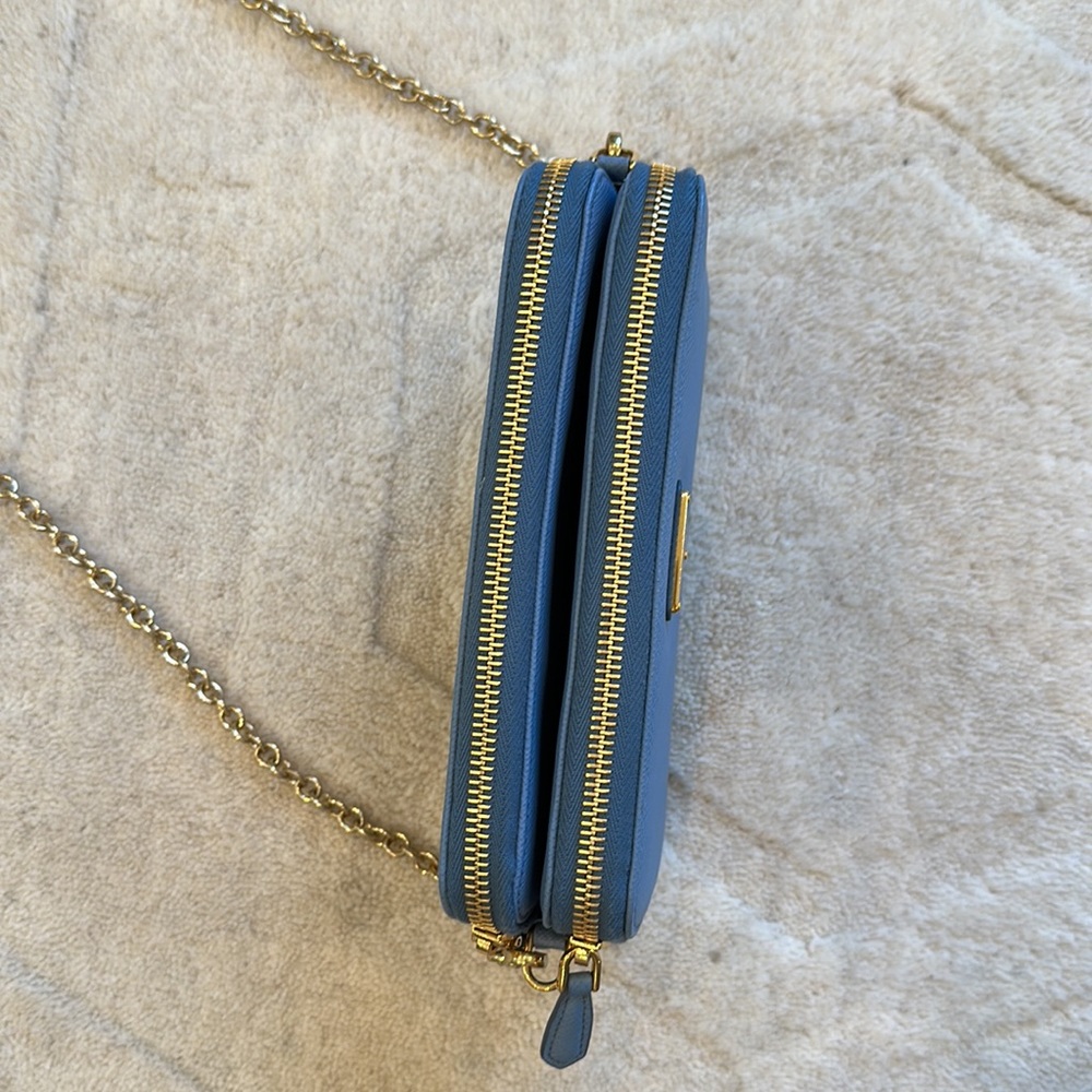 Prada saffiano wallet on chain. Never used. Perfect condition. Light blue color - Picture 4 of 8